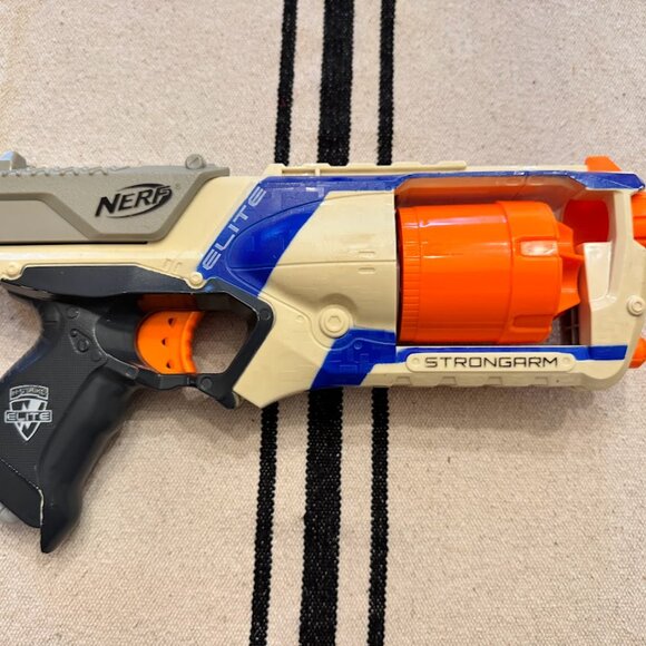 Nerf NStrike Elite Strongarm Blaster - Picture 2 of 2